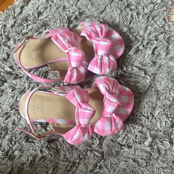 NWOT JANIE AND JACK DOUBLE BOW GINGHAM Sandals Size 10 - Picture 2 of 3